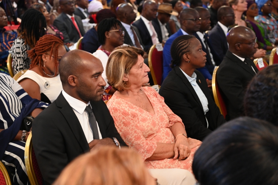 la-premiere-dame-madame-dominique-ouattara-a-pr (10)