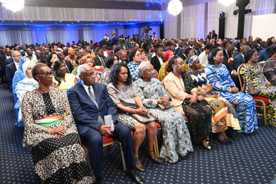 la-premiere-dame-madame-dominique-ouattara-a-pr (15)