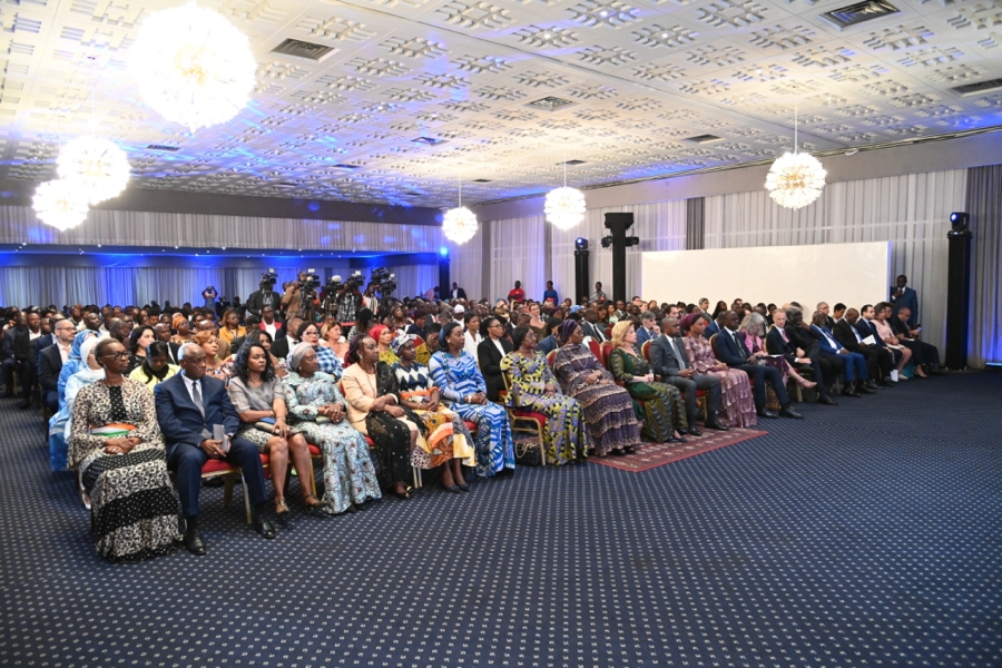 la-premiere-dame-madame-dominique-ouattara-a-pr (27)