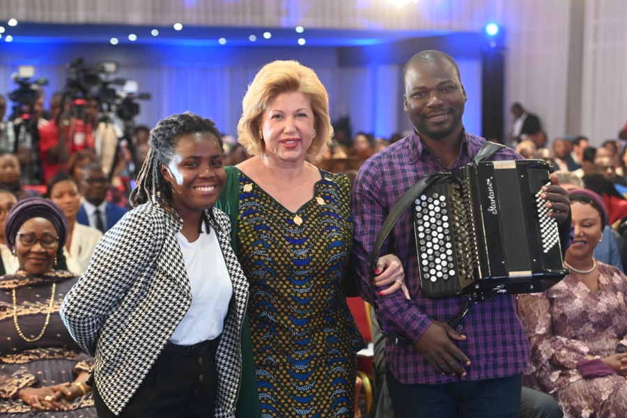 la-premiere-dame-madame-dominique-ouattara-a-pr (28)