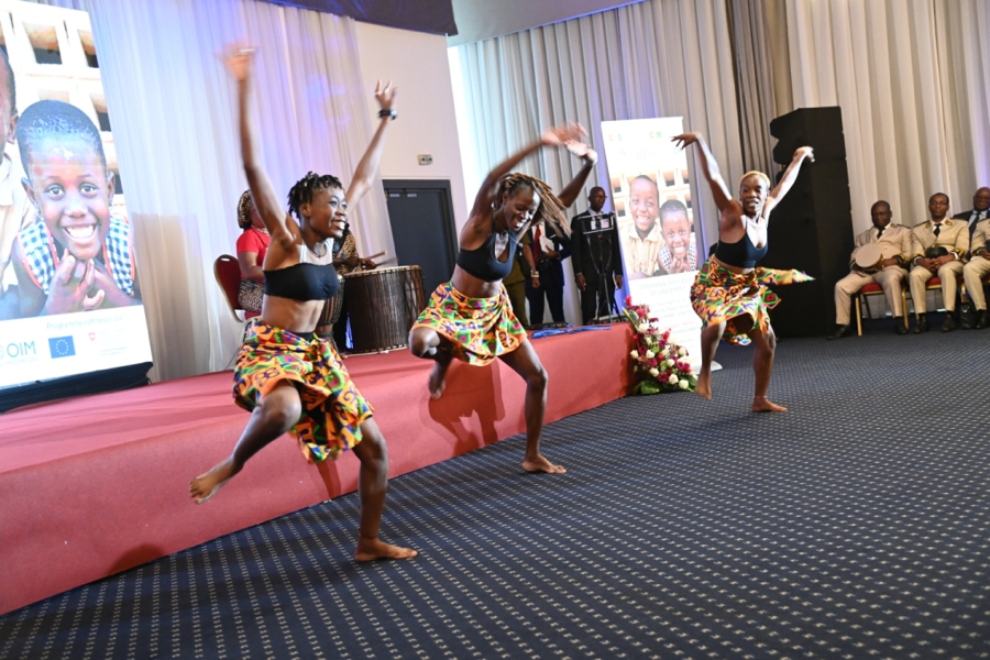 la-premiere-dame-madame-dominique-ouattara-a-pr (32)