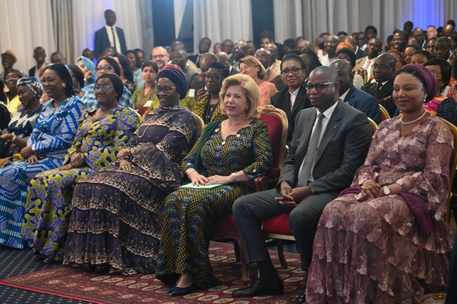 la-premiere-dame-madame-dominique-ouattara-a-pr (36)