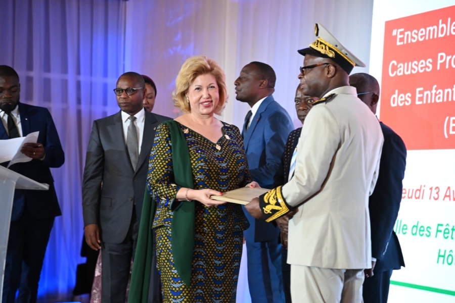 la-premiere-dame-madame-dominique-ouattara-a-pr (40)