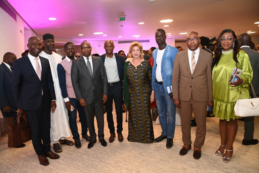 la-premiere-dame-madame-dominique-ouattara-a-pr (52)