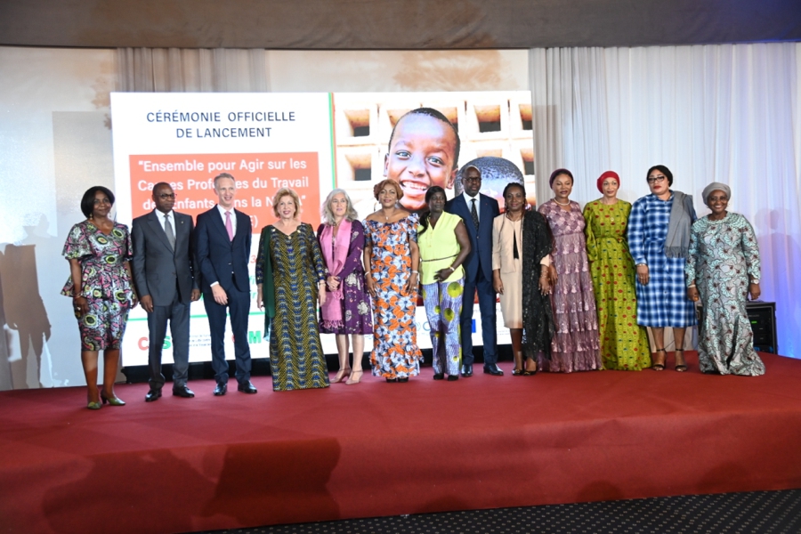 la-premiere-dame-madame-dominique-ouattara-a-pr (56)