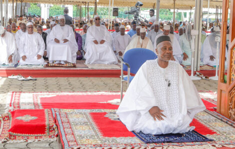 Le Président de la République, S.E.M Alassane OUATTARA a pris part, à la prière de la fin du Ramadan (Aïd El Fitr) à la Grande Mosquée de la Riviera – Golf