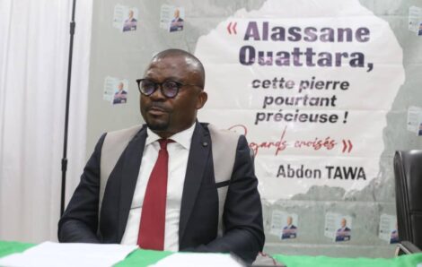 Les Arts – Daloa : Le livre « Alassane Ouattara, cette pierre pourtant précieuse » dédicacé.