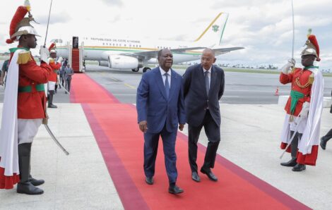 Après un séjour en France : Le Président Ouattara a regagné Abidjan, ce dimanche.