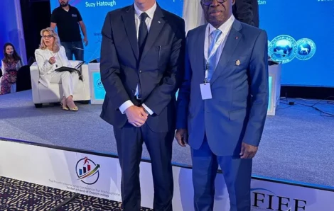 « L’Initiative d’Abidjan »: Aka Aouélé vend la Côte d’Ivoire à un forum international.