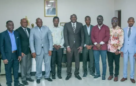 Côte d’Ivoire : des apprenants explorent les opportunités du numérique en milieu rural.