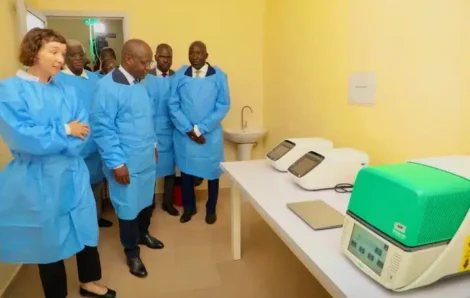 CHU de Bouaké : un laboratoire de diagnostic moléculaire tout neuf ouvert.