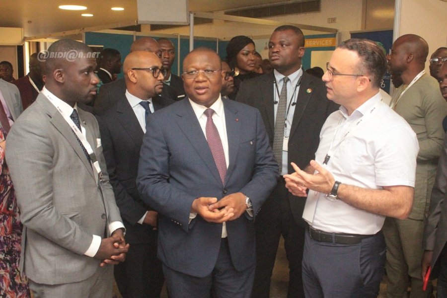 ceremonie-d-ouverture-de-la-2e-edition-du-sommet-africain-des-startups-et-d_520m0dos5