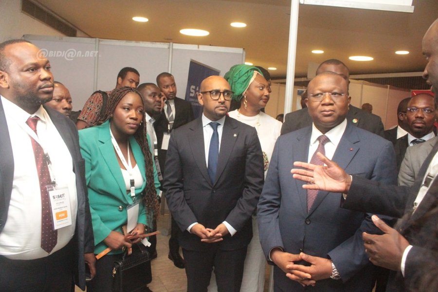 ceremonie-d-ouverture-de-la-2e-edition-du-sommet-africain-des-startups-et-d_akfxb2uv1