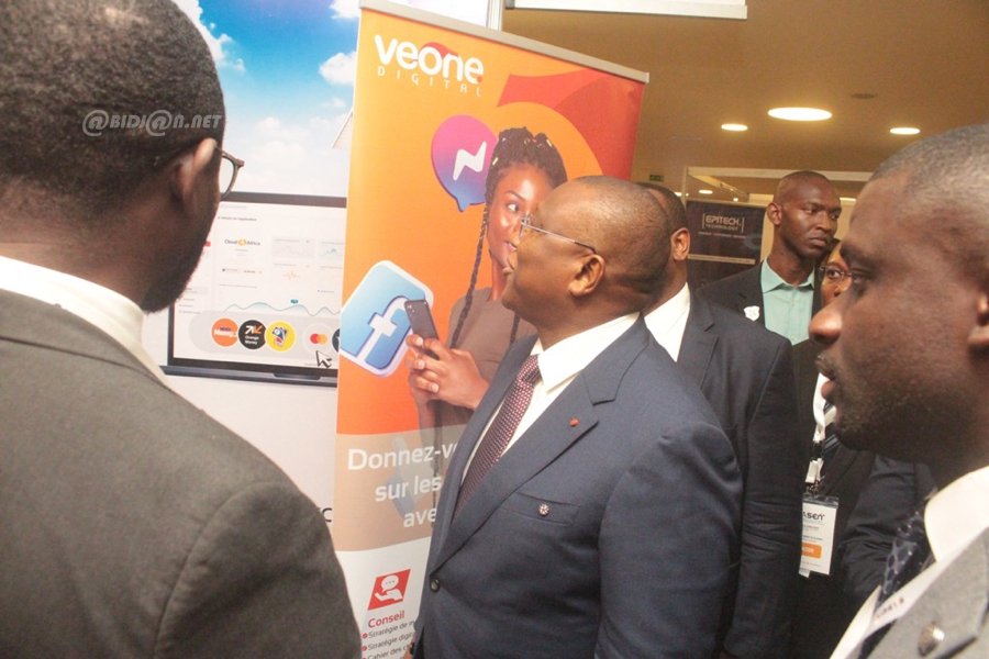 ceremonie-d-ouverture-de-la-2e-edition-du-sommet-africain-des-startups-et-d_gf799i0n4