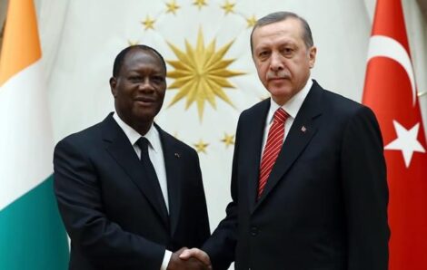 Présidentielle en Türkiye : Alassane Ouattara félicite le président Erdogan pour sa réélection.