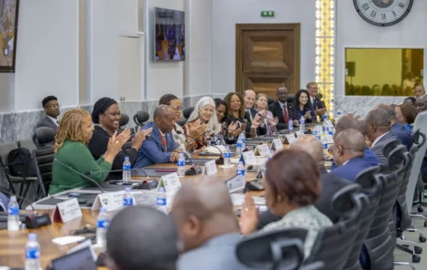 Côte d’Ivoire : le Premier Ministre Patrick Achi « vend » les opportunités économique du pays à des investisseurs Américains.