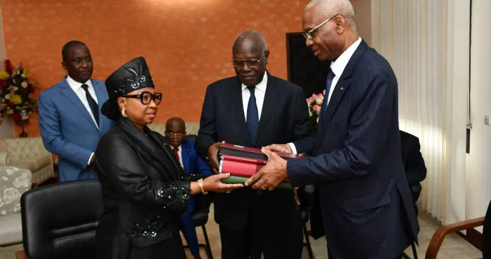 Politique – Conseil constitutionnel : Chantal Nanaba Camara prend fonction.
