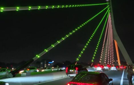 Les abidjanais témoignent des merveilles du pont Alassane Ouattara.