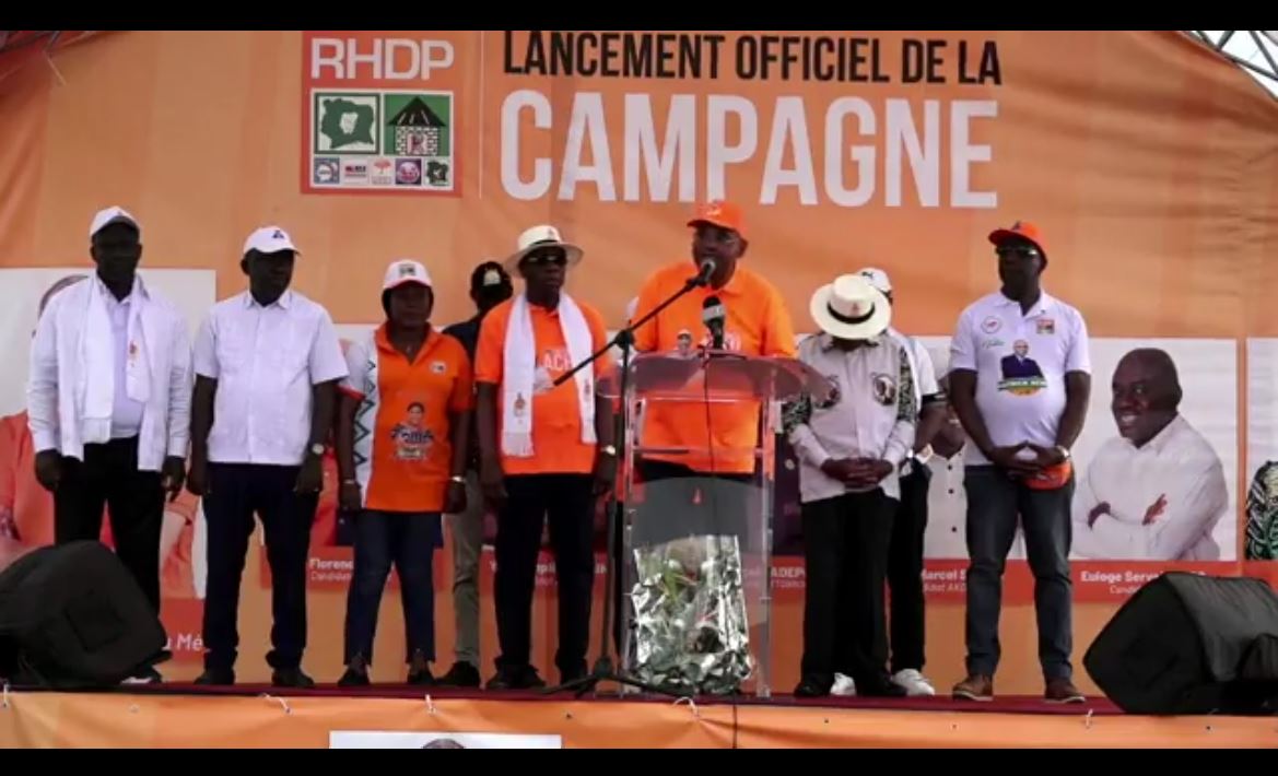 Adzope_Patrick_Achi et Mme en campagne_082023_54