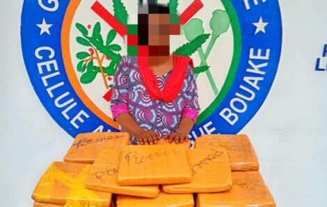 Bouaké : Elle dissimule 70 blocs de cannabis dans des balles de friperie.