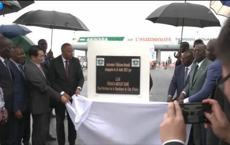 Le Vice-Président de la République SEM Tiémoko Meyliet Koné a inauguré l’autoroute Tiébissou-Bouaké.