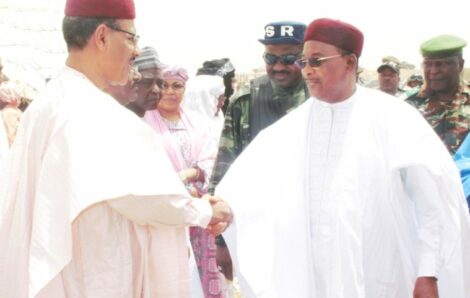 La tentative de coup d&rsquo;état au Niger : les langues se délient !  Les preuves qui accableraient l&rsquo;ancien Président Mahamadou Issoufou.