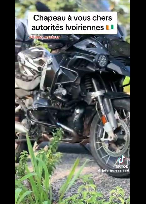 Motards_traversant _CIV_felicitent_autorites_Ivoiriennes_082023_11