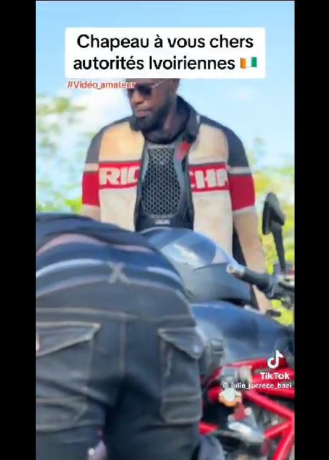Motards_traversant _CIV_felicitent_autorites_Ivoiriennes_082023_4
