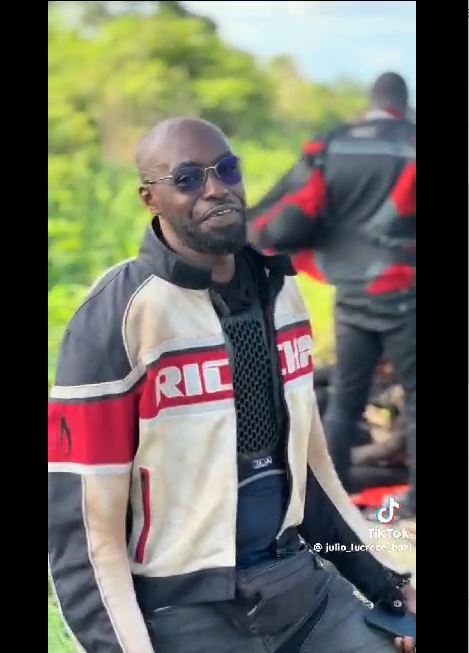 Motards_traversant _CIV_felicitent_autorites_Ivoiriennes_082023_5