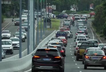 Le pont Alassane Ouattara embouteillé trois jours après son inauguration.