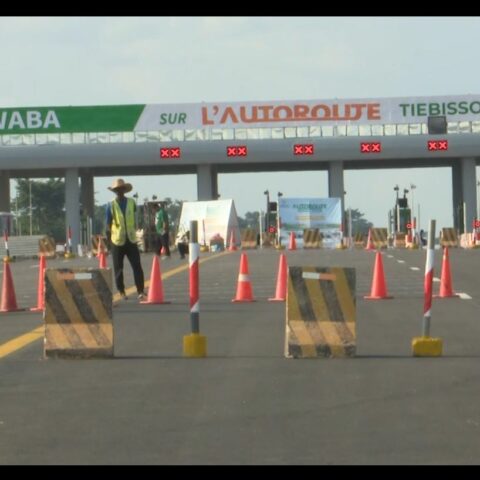 Vidéo du tronçon d’autoroute 2X2 voies Tiébissou – Bouaké (349Km) : Propos des usagers.