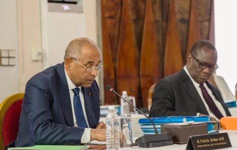 Politique « Goudron biscuit ou biodégradable » : le gouvernement répond cash à la polémique..