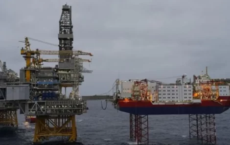 Début de l’exploitation pétrolière et gazière du champ Baleine en Côte d’Ivoire.