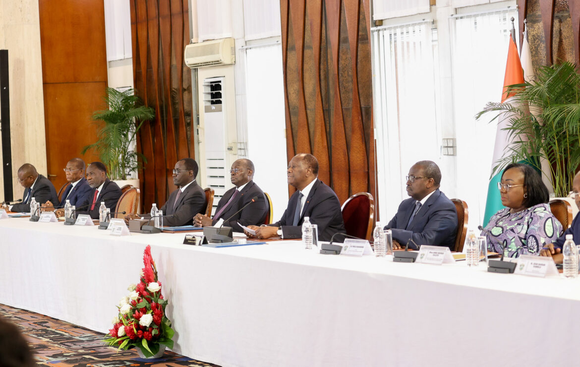 Conseil des ministres : Le Chef de l’État a présidé le premier Conseil des Ministres du nouveau Gouvernement.