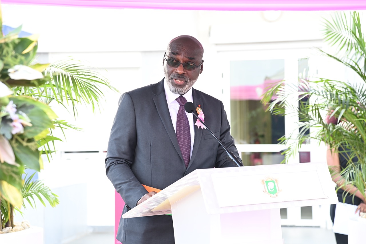 Dominique-Ouattara-Octobre-Rose-lutte-contre-le-cancer-12