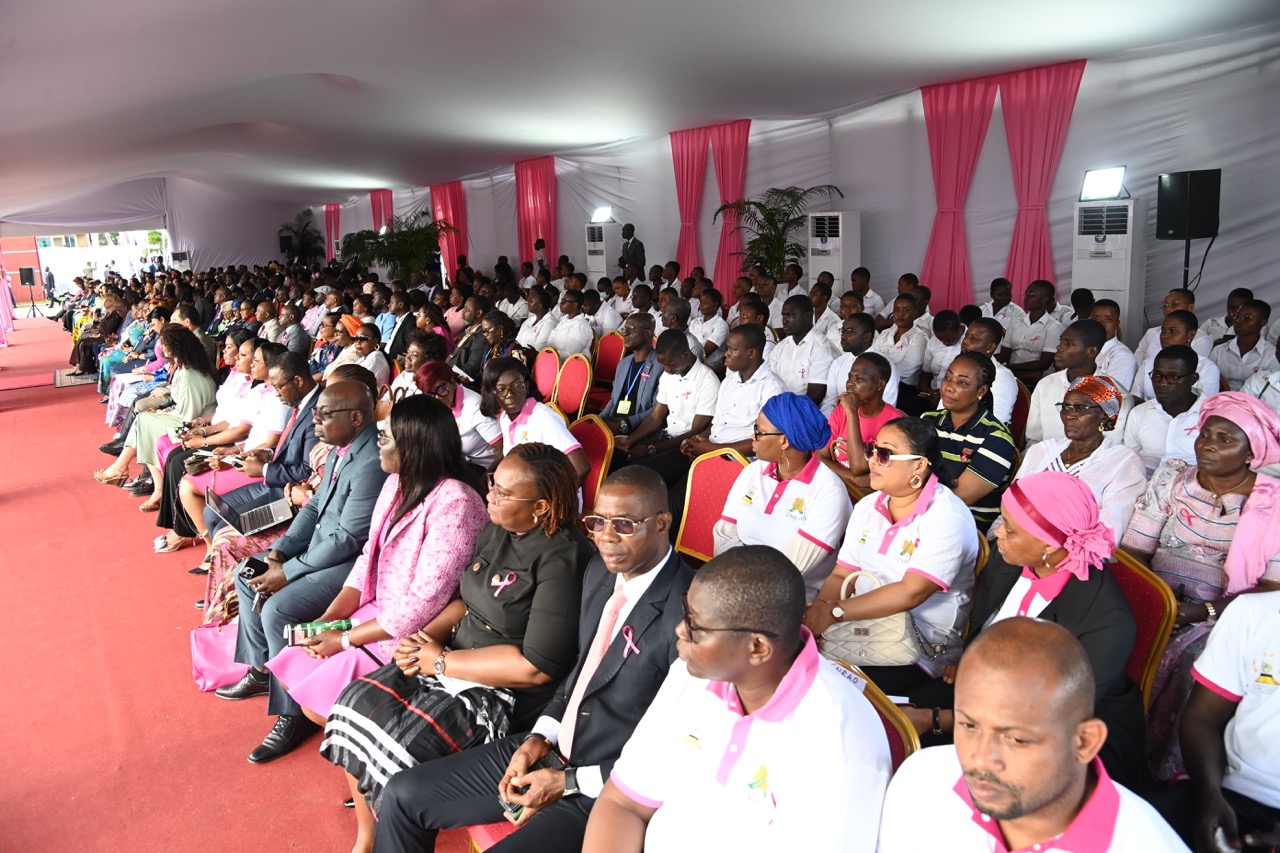 Dominique-Ouattara-Octobre-Rose-lutte-contre-le-cancer-15
