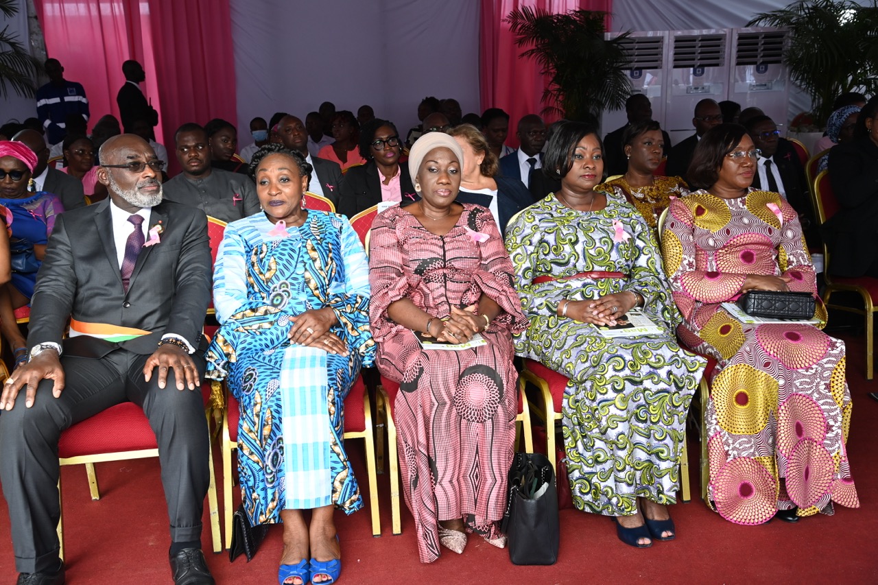 Dominique-Ouattara-Octobre-Rose-lutte-contre-le-cancer-16