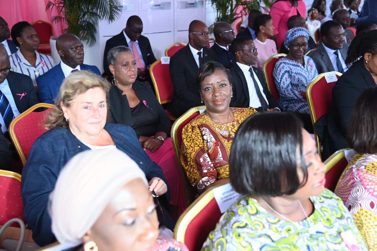 Dominique-Ouattara-Octobre-Rose-lutte-contre-le-cancer-18