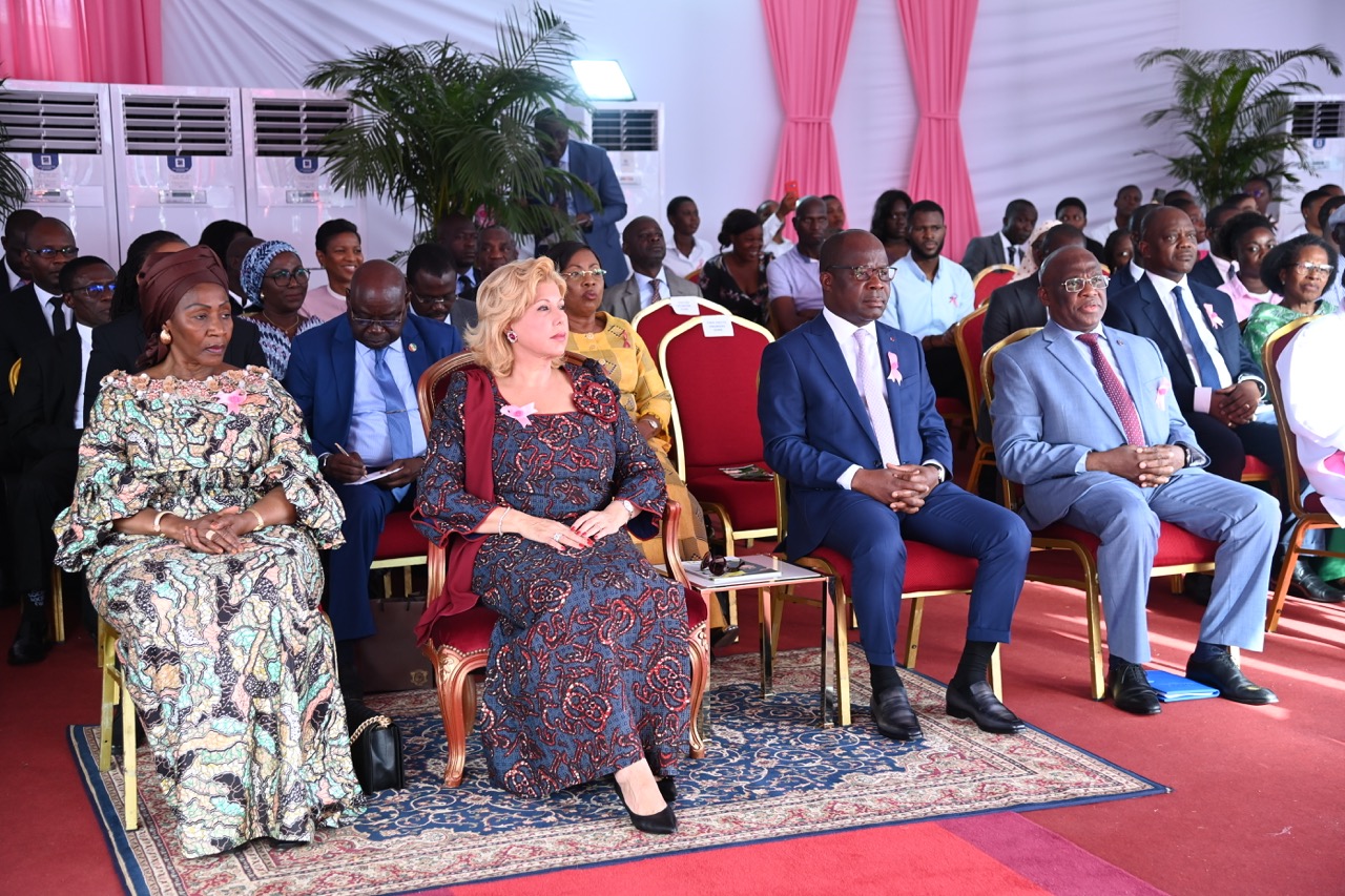 Dominique-Ouattara-Octobre-Rose-lutte-contre-le-cancer-19
