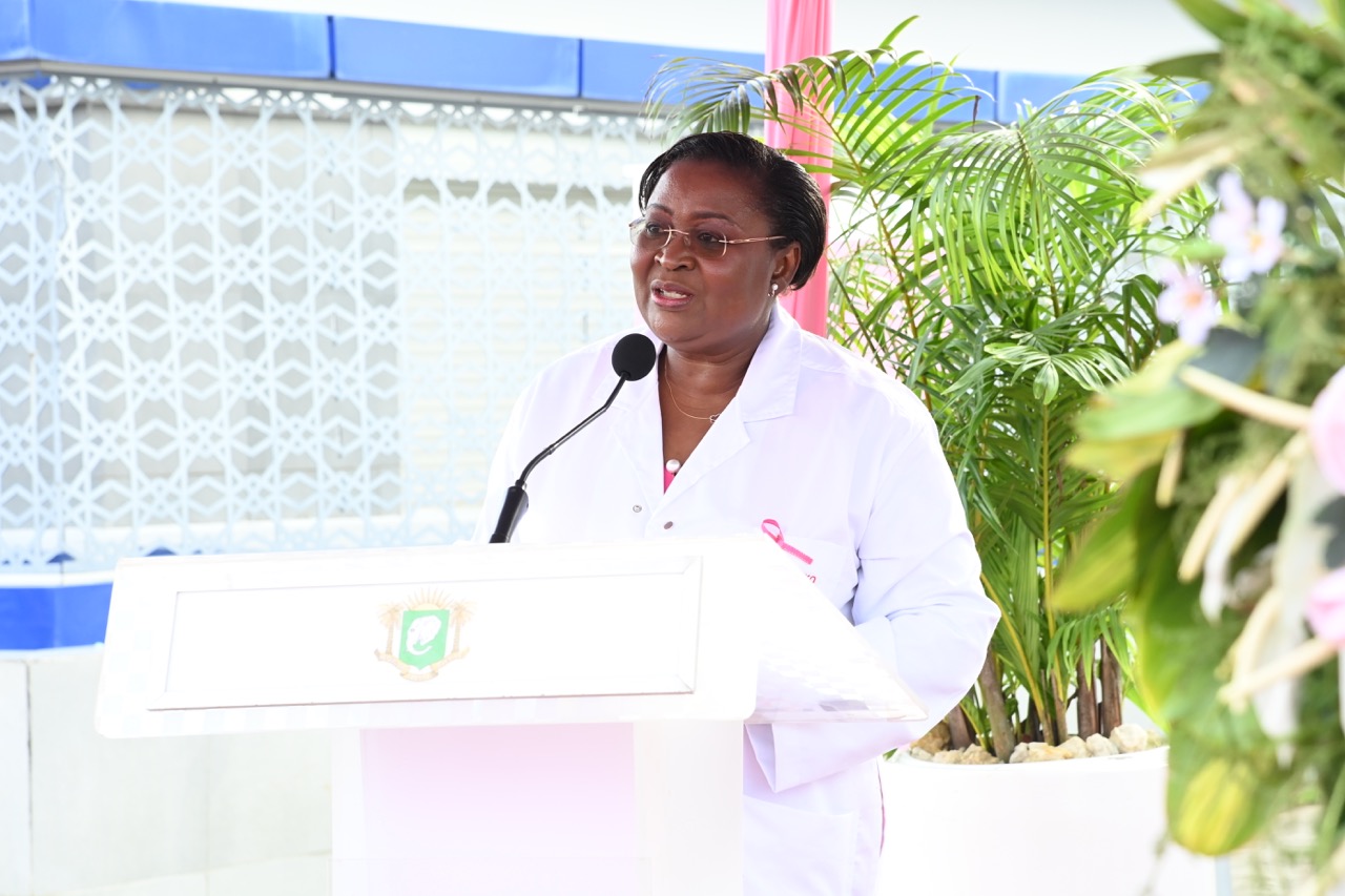 Dominique-Ouattara-Octobre-Rose-lutte-contre-le-cancer-21