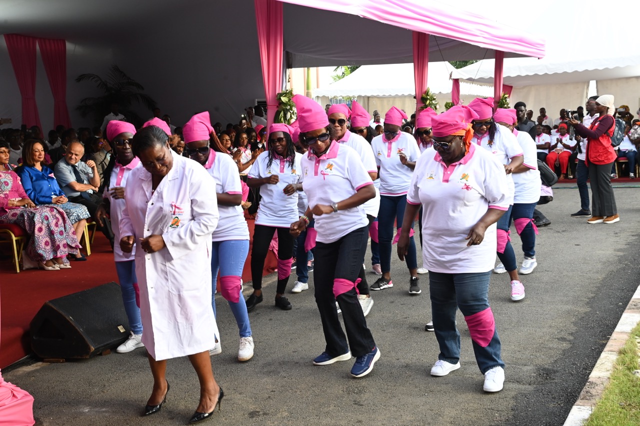 Dominique-Ouattara-Octobre-Rose-lutte-contre-le-cancer-30