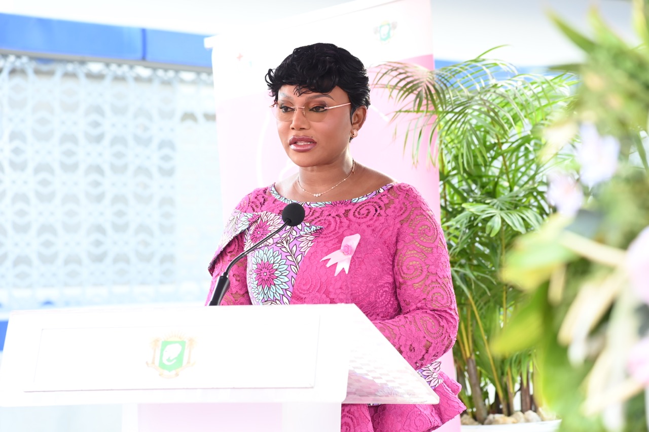 Dominique-Ouattara-Octobre-Rose-lutte-contre-le-cancer-33