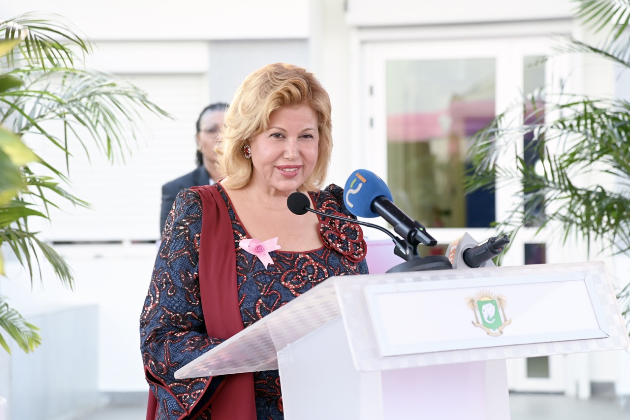 Dominique-Ouattara-Octobre-Rose-lutte-contre-le-cancer-38