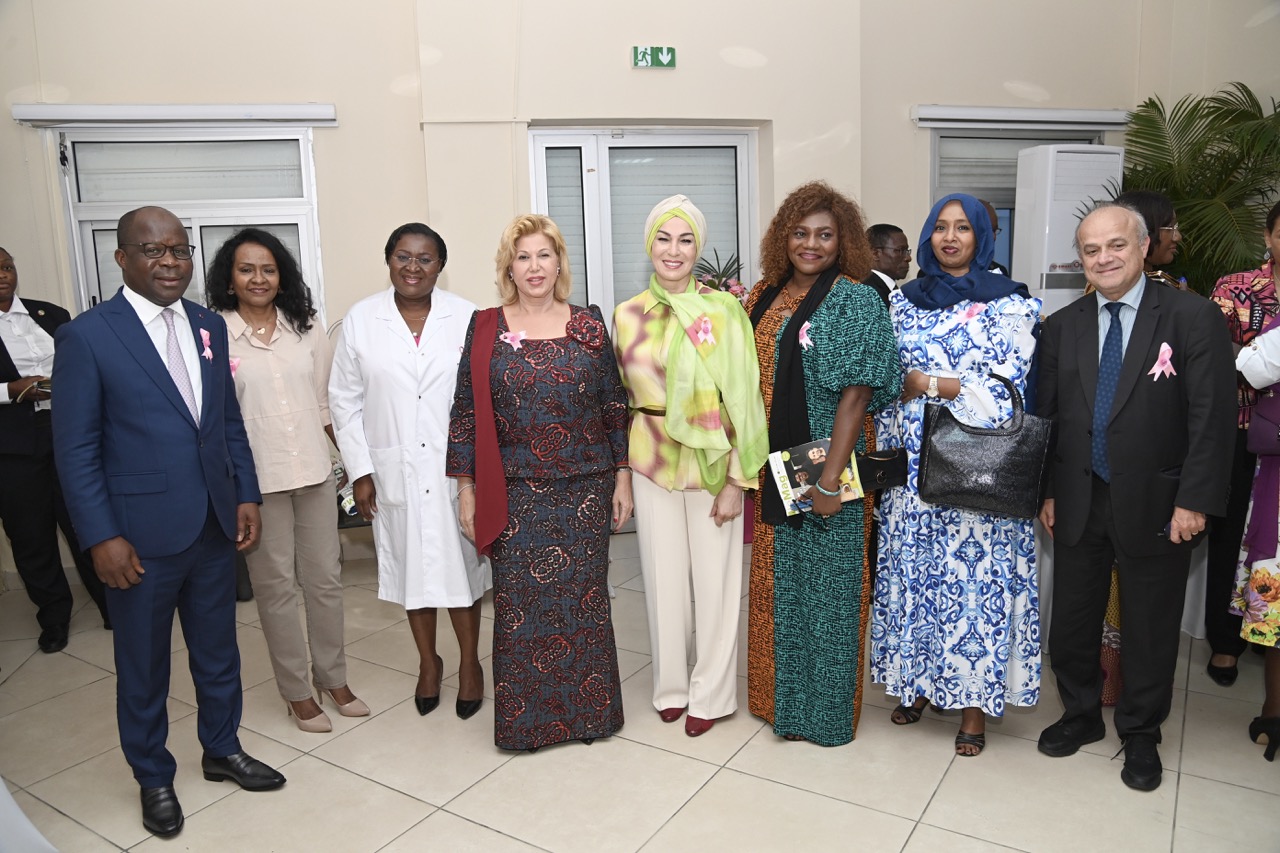 Dominique-Ouattara-Octobre-Rose-lutte-contre-le-cancer-47
