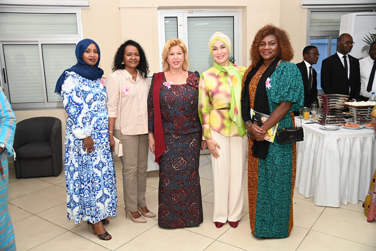 Dominique-Ouattara-Octobre-Rose-lutte-contre-le-cancer-48