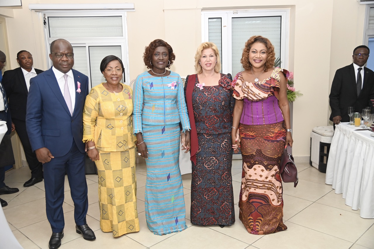 Dominique-Ouattara-Octobre-Rose-lutte-contre-le-cancer-49