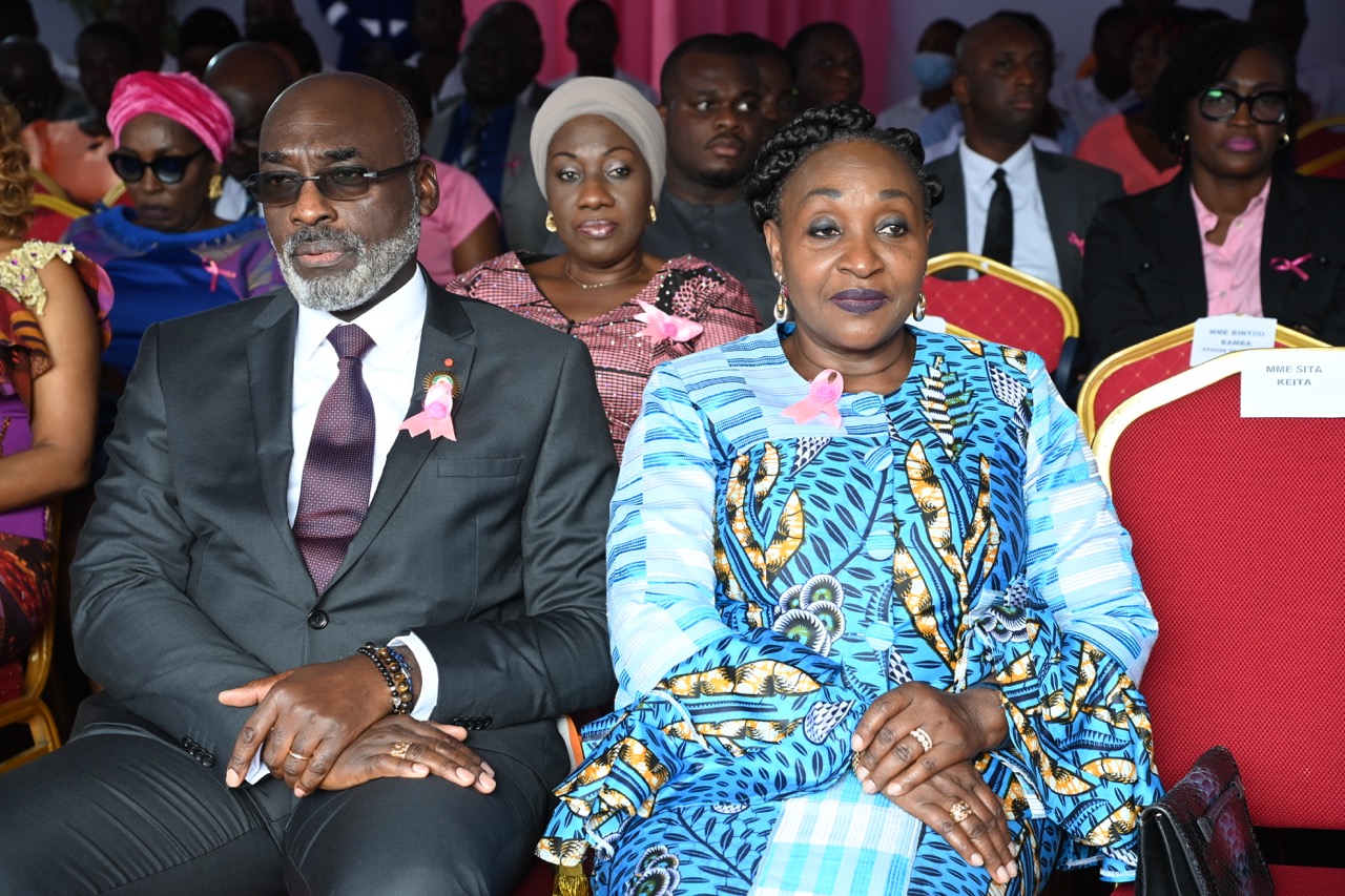 Dominique-Ouattara-Octobre-Rose-lutte-contre-le-cancer-5