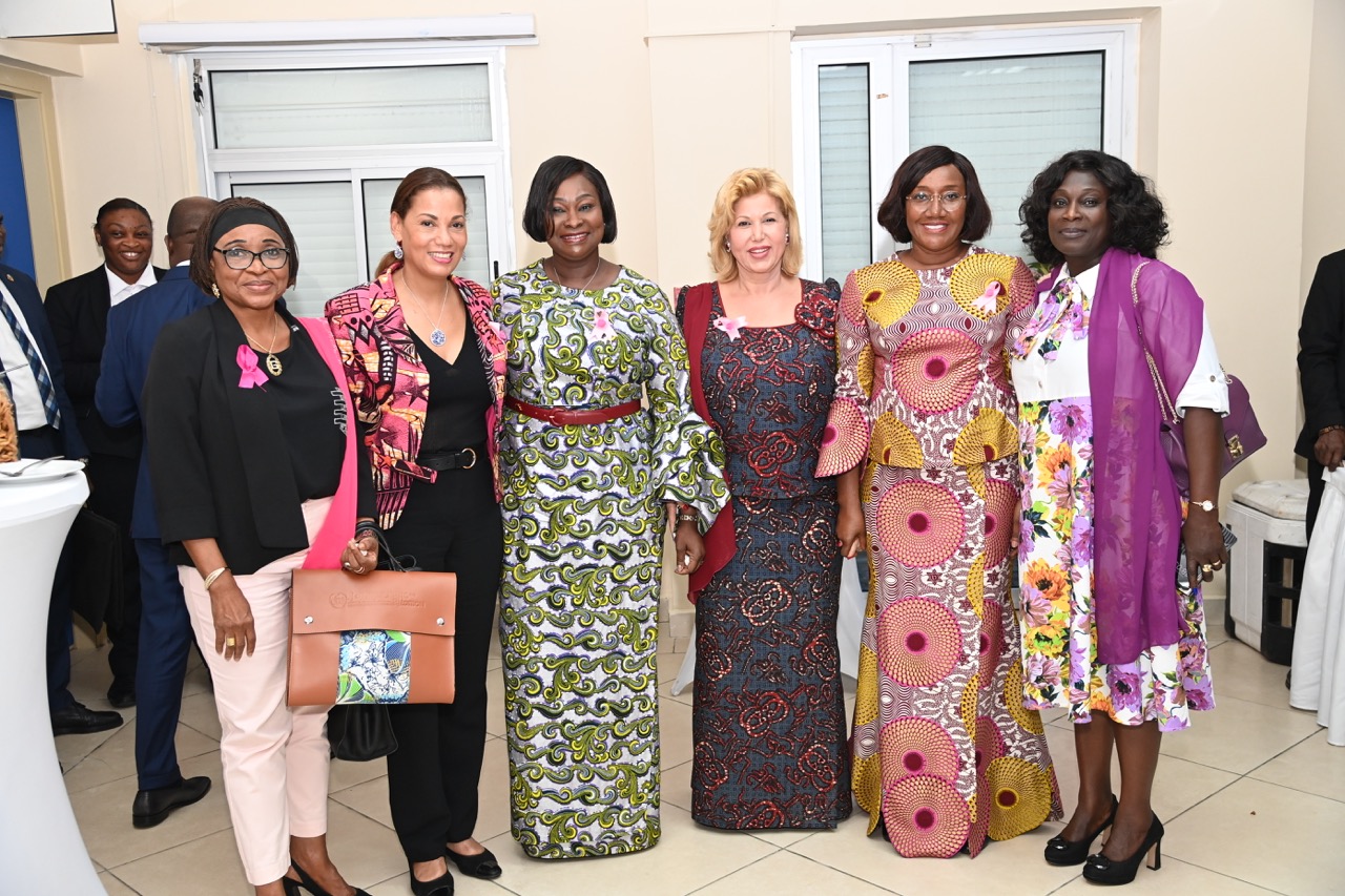 Dominique-Ouattara-Octobre-Rose-lutte-contre-le-cancer-50