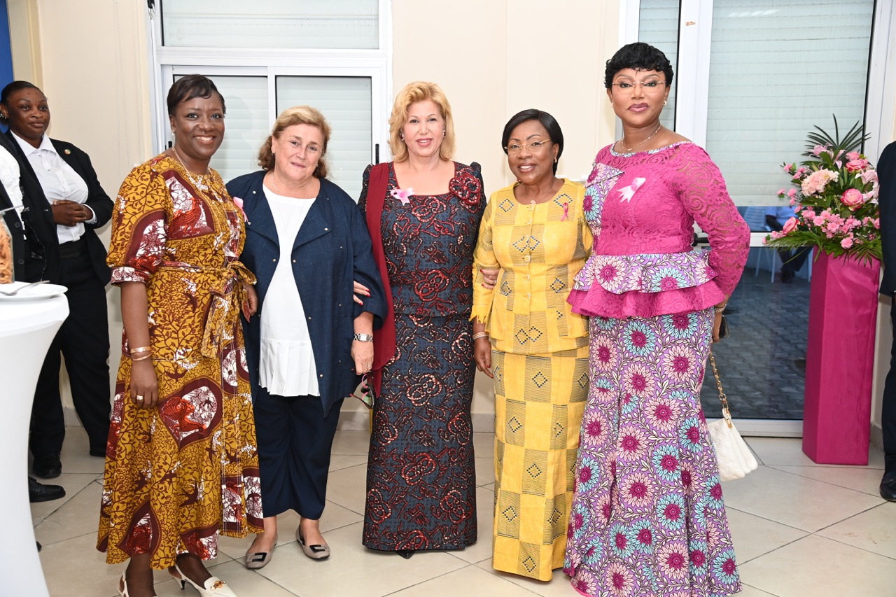 Dominique-Ouattara-Octobre-Rose-lutte-contre-le-cancer-52