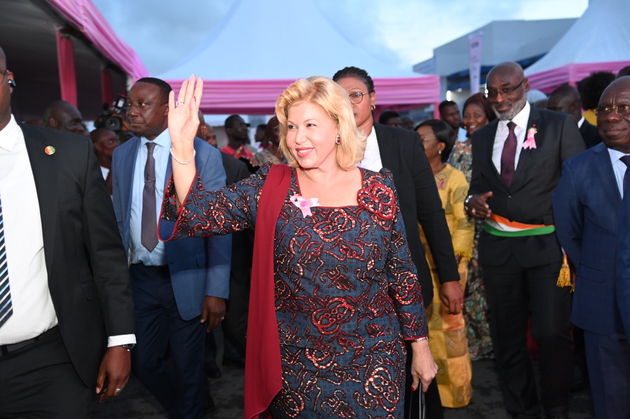 Dominique-Ouattara-Octobre-Rose-lutte-contre-le-cancer-53